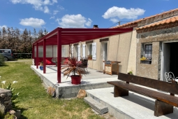 Pergola aluminium avec une couverture en polycarbonate